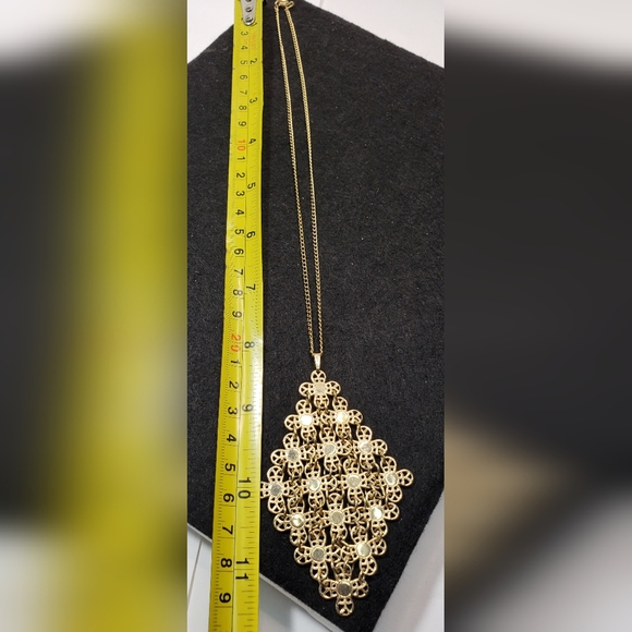 42 Piece Vintage to Modern Gold Tone Jewelry Lot - some branded - Picture 16 of 16